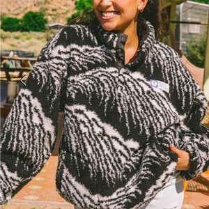 Acadia waves trail high pile fleece